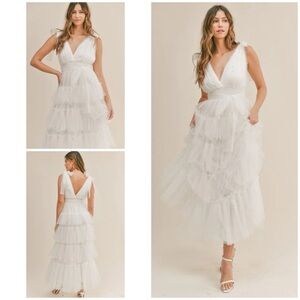 NWT VICI Collection Belle Swiss Dots Polka Dots Tiered Tulle Bridal Deep V Dress